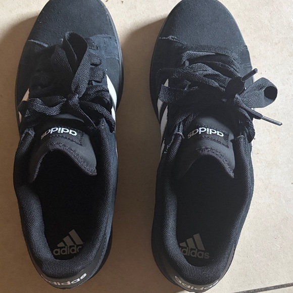 adidas suede with bubble gum sole - Picture 3 of 6